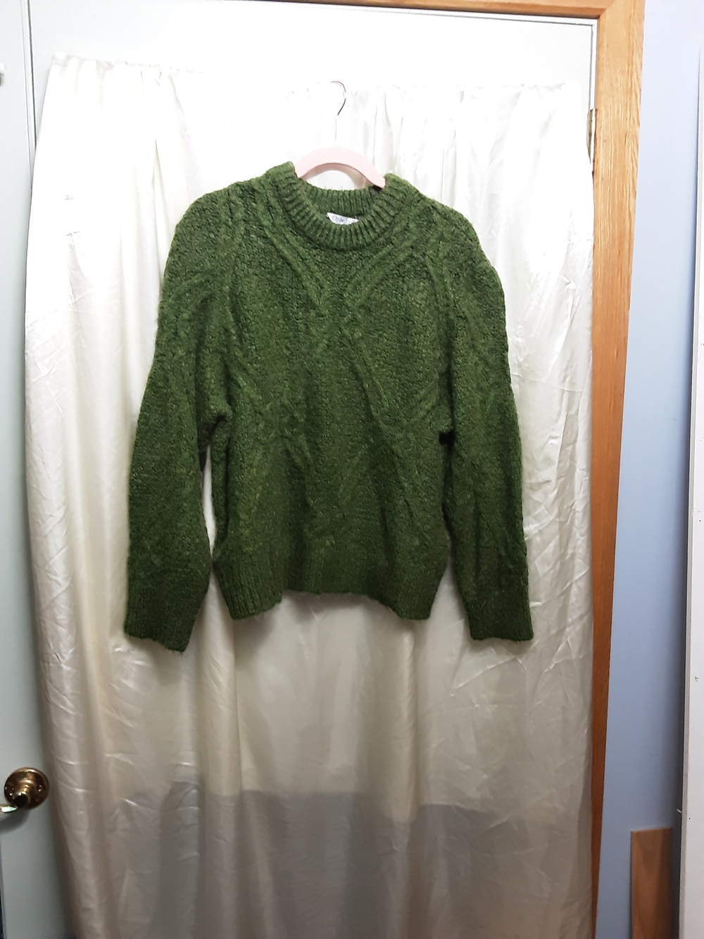Classic Forest - Green Cable-Knit Women's Sweater